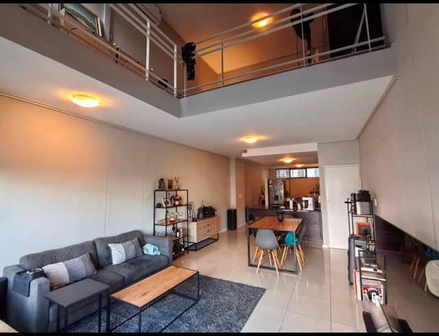 2 BEDROOM PROPERTY TO RENT IN GREEN POINT UPPER